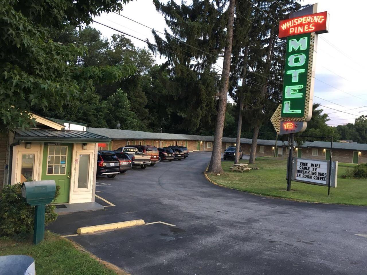 Whispering Pines Motel - Эшвилл Экстерьер фото