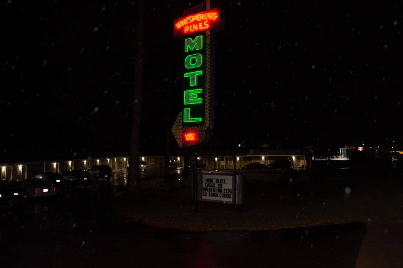 Whispering Pines Motel - Эшвилл Экстерьер фото