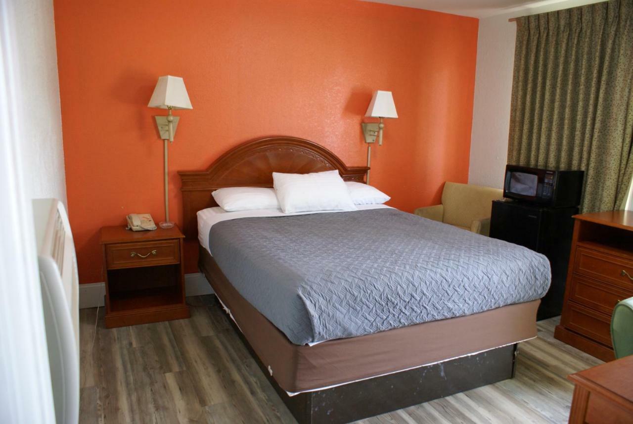 Whispering Pines Motel - Эшвилл Экстерьер фото